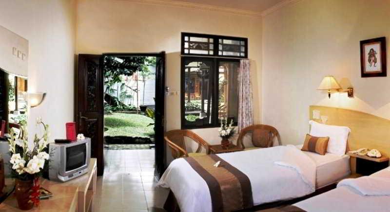 Yulia Village Inn Ubud Extérieur photo