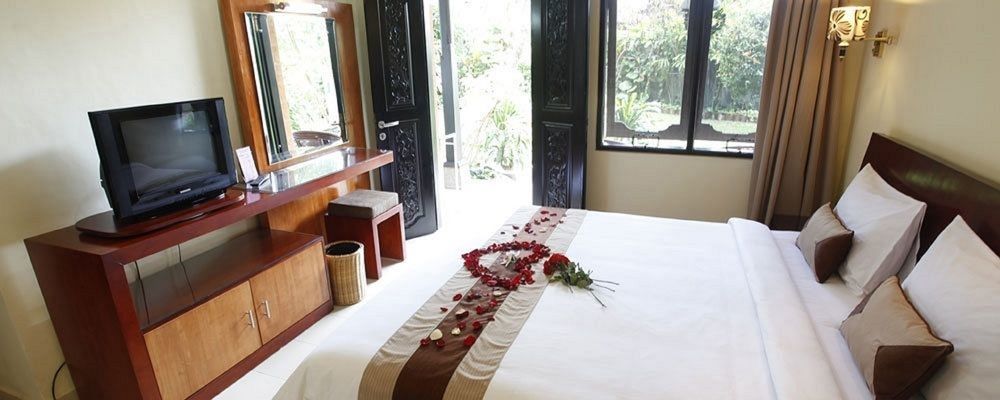 Yulia Village Inn Ubud Extérieur photo